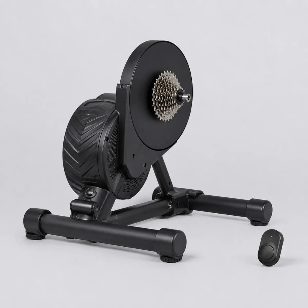 Redaktionelle Produktabbildung: Wahoo KICKR CORE 2 + Zwift Click & Cog